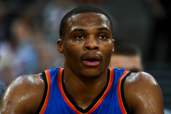 充满张力的 充满张力的